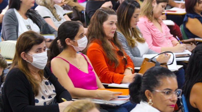 Educação promove encontro de diretores para fortalecer ações pedagógicas nos Ceims e Emefs de Linhares