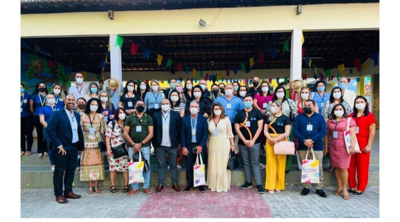 Profissionais da Educação de Linhares participam do seminário nacional Educar Pra Valer, no Ceará