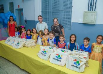 Livros do Programa Linhares, Cidade de Leitores continuam sendo entregues às escolas