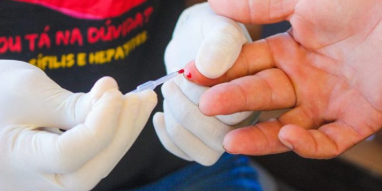 Naps realiza ação de prevenção e combate a hipertensão arterial, nesta quarta (26), no Mercado Municipal