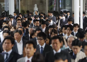 Japão enfrenta queda de natalidade por jovens não quererem relacionamentos