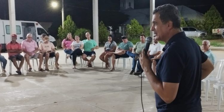 Prefeito participa de reunião na Comunidade do Giral