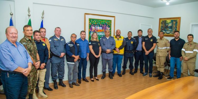 Prefeito Bruno Marianelli se reúne com forças de segurança para discutir combate à violência e à criminalidade