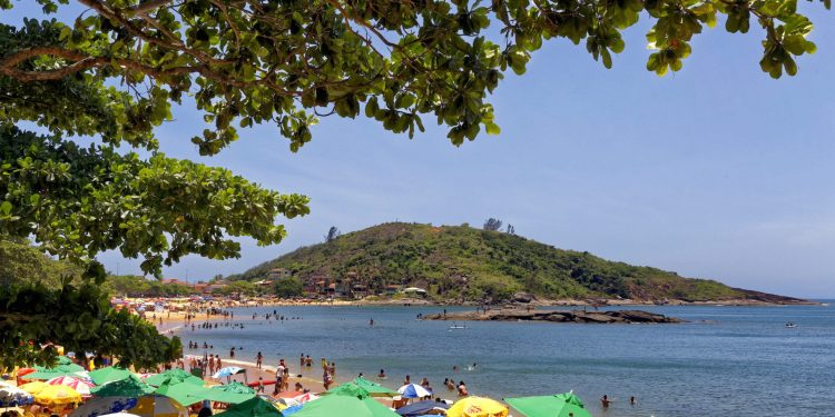 Copacabana, Guarapari e a Osterfet são alguns dos destinos reservados para os turistas no mês de março