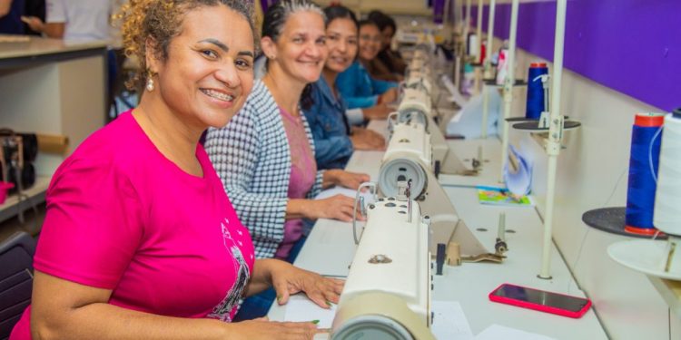 O Município investiu no Programa Integrado de Qualificação (PIQ) R$ 6 milhões e 6 mil pessoas participaram dos cursos de qualificação desde que foi criado em 2012.