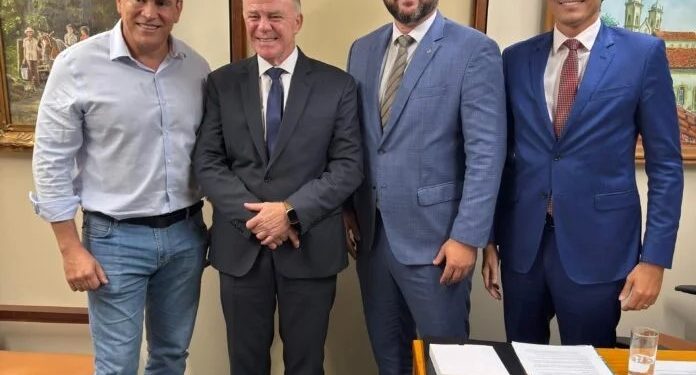 Casagrande lança deputado Da Vitória para o governo