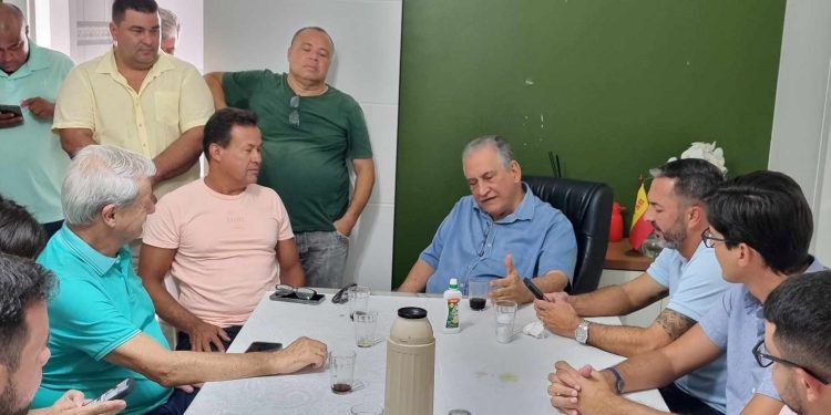 Prefeito de Barra de São Francisco se reúne com lideranças para discutir desenvolvimento regional e eleições de 2026