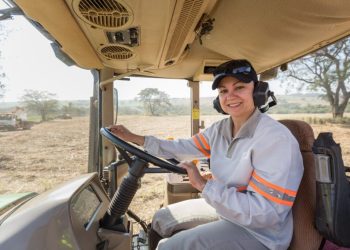 Secretaria de Agricultura abre inscrições para curso de Operação de Tratores para Mulheres